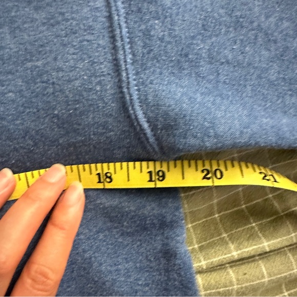 Aquarium of the Pacific Octopus Sweatshirt - Picture 4 of 5